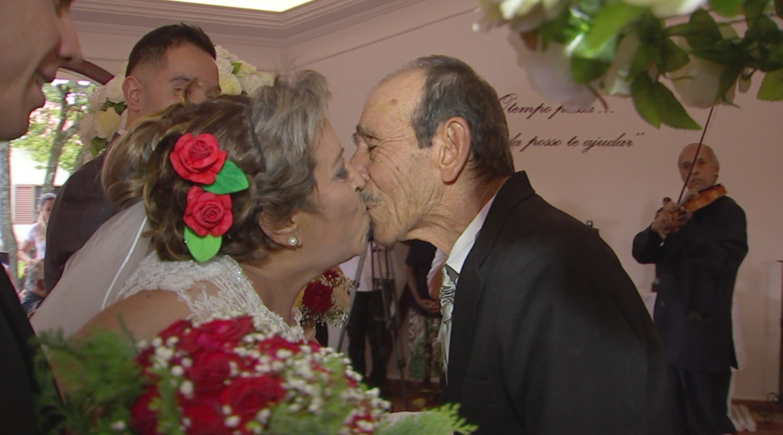 Casal de idosos se casa após ficar 48 anos separados, em Itapetininga (Foto: Lucas Cerejo/TV TEM)