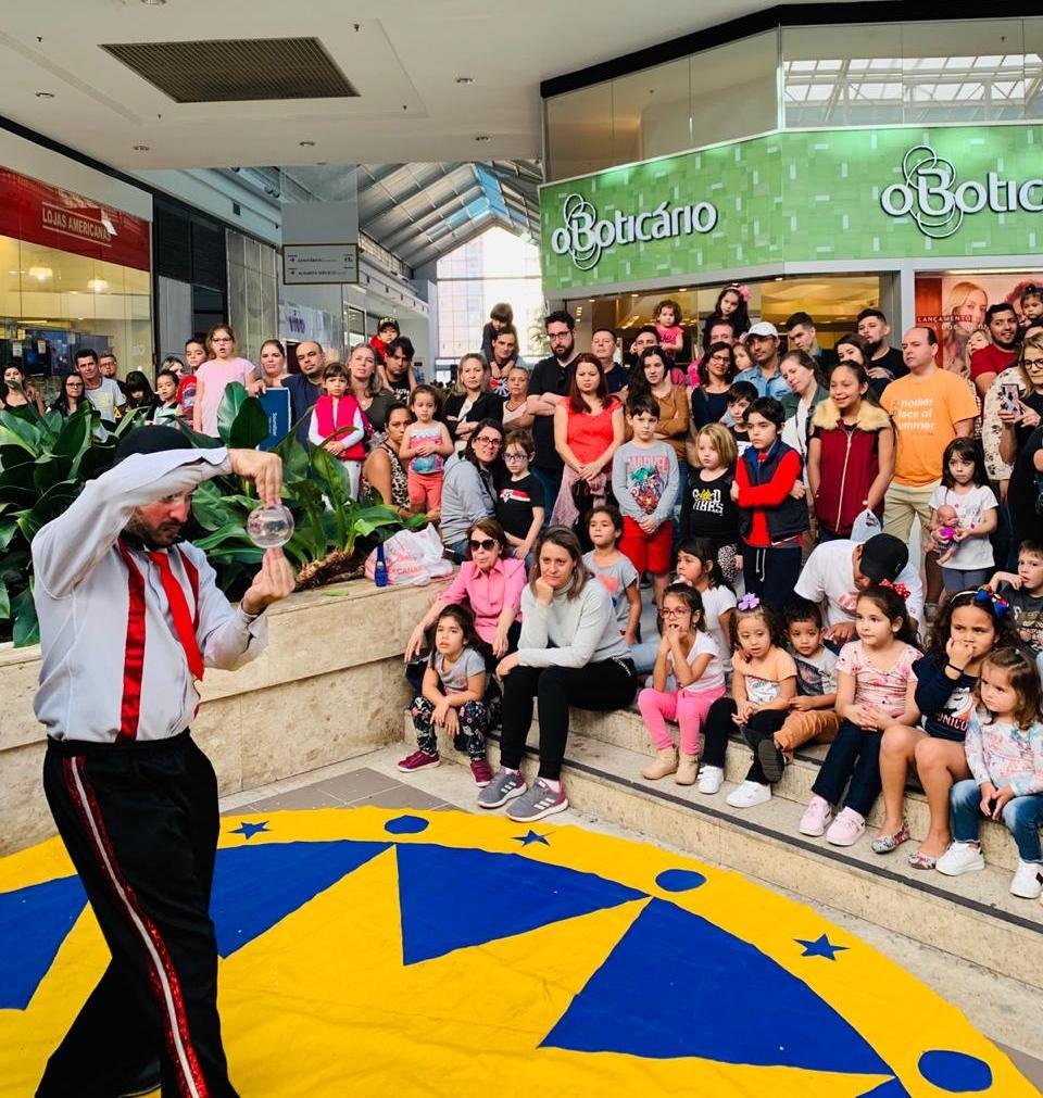 Programação infantil no Iguatemi Esplanada é atração do mês. Feira Cultural apresenta neste final de semana intervenção circense e oficina de circo