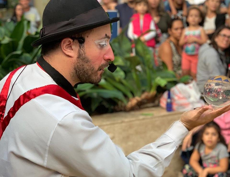 Programação infantil no Iguatemi Esplanada é atração do mês. Feira Cultural apresenta neste final de semana intervenção circense e oficina de circo