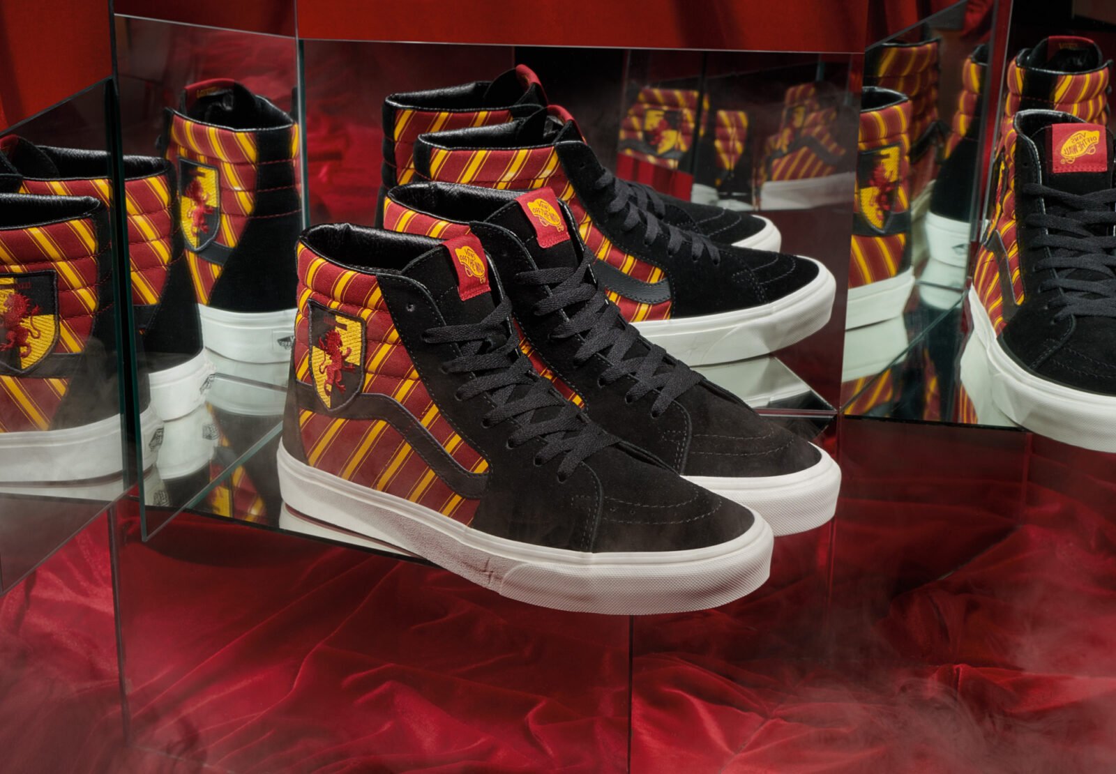Nessa temporada, a Vans colabora com a Warner Bros. Consumer Products em uma coleção inspirada no universo de Harry Potter