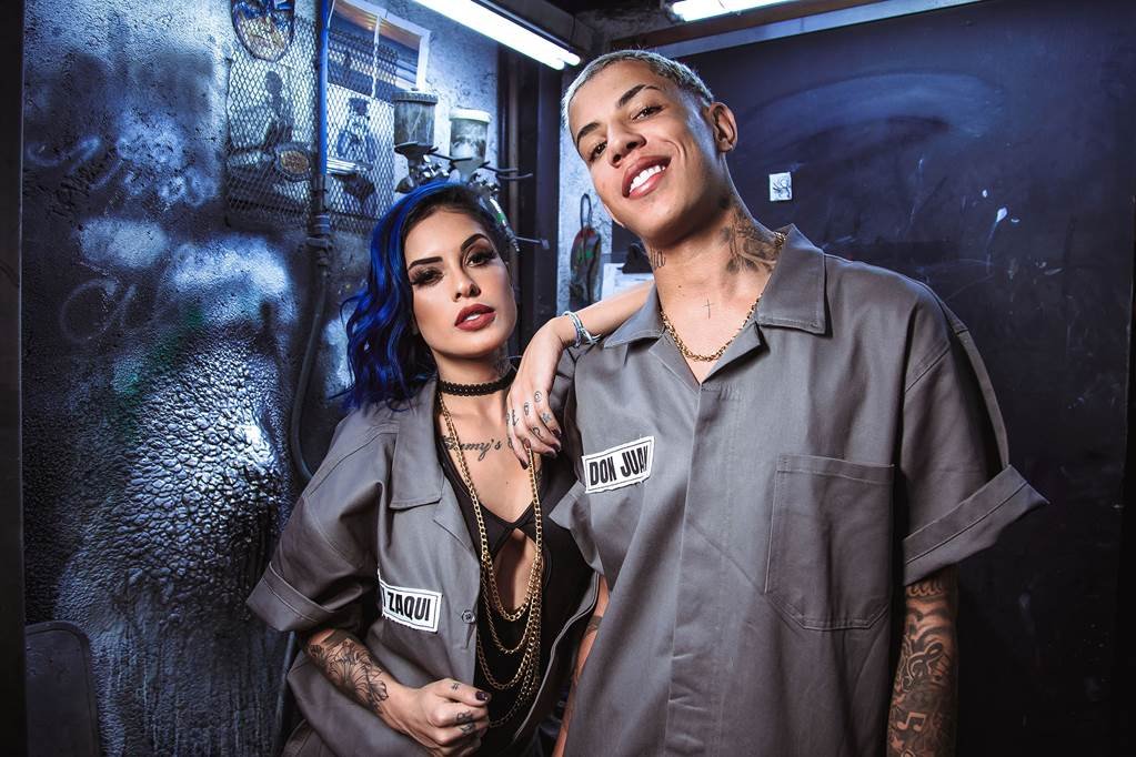A musa do cabelo azul acaba de lançar mais um sucesso: “Pique de Novela” é a nova aposta da funkeira Tati Zaqui, com participação do Mc Don Juan. A musa do cabelo azul acaba de lançar mais um sucesso: “Pique de Novela” é a nova aposta da funkeira Tati Zaqui, com participação do Mc Don Juan.