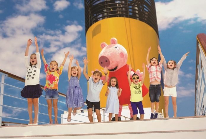 As crianças a bordo do Costa Diadema têm a oportunidade de brincar e interagir com a famosa personagem de desenho animado Peppa Pig
