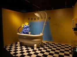 Castelo Rá-Tim-Bum Sobre a TV Cultura Atual, atrativa, crítica e democrática, a TV Cultura é um modelo de emissora pública brasileira. Com programação reconhecida e voltada para diversos públicos e faixas etárias, destaca-se no cenário nacional pelo conteúdo, dedicado ao desenvolvimento do cidadão. Em 50 anos de história, conquistou mais de 400 prêmios nacionais e internacionais, incluindo quatro Emmy Awards e mais de 10 troféus Prix Jeunesse. Além disso, foi tida como a segunda melhor emissora do mundo em qualidade de programação, de acordo com pesquisa encomendada pela BBC. Entre outros destaques, é lembrada por público e crítica por suas produções infantis de vanguarda, que mesclam educação e entretenimento com respeito à inteligência da criança.