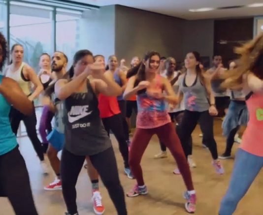 Aulas de Cross Training e FitDance são gratuitas e acontecem no estacionamento do OBA Hortifruti