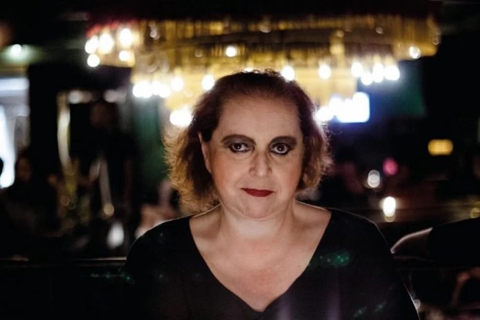 SESI Itapetininga apresenta Cida Moreira, com o show O Copo de Veneno