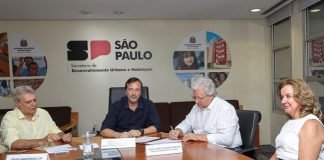 Documento assinado na sede da SDUH possibilita início das obras em Barra do Chapéu, Garça, Itararé e Presidente Venceslau - Foto: Newton Menezes