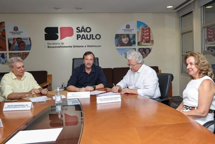 Documento assinado na sede da SDUH possibilita início das obras em Barra do Chapéu, Garça, Itararé e Presidente Venceslau - Foto: Newton Menezes