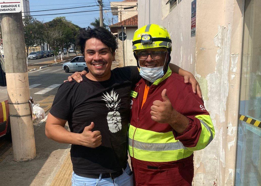 Lucas Arruda Rodrigues (pai) e Geraldo Estevam Almeida da Silva (socorrista) - Divulgação