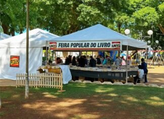 'Feira Popular do Livro' movimenta Praça Peixoto Gomide até o dia 7 de junho - Foto: Olá Itapetininga