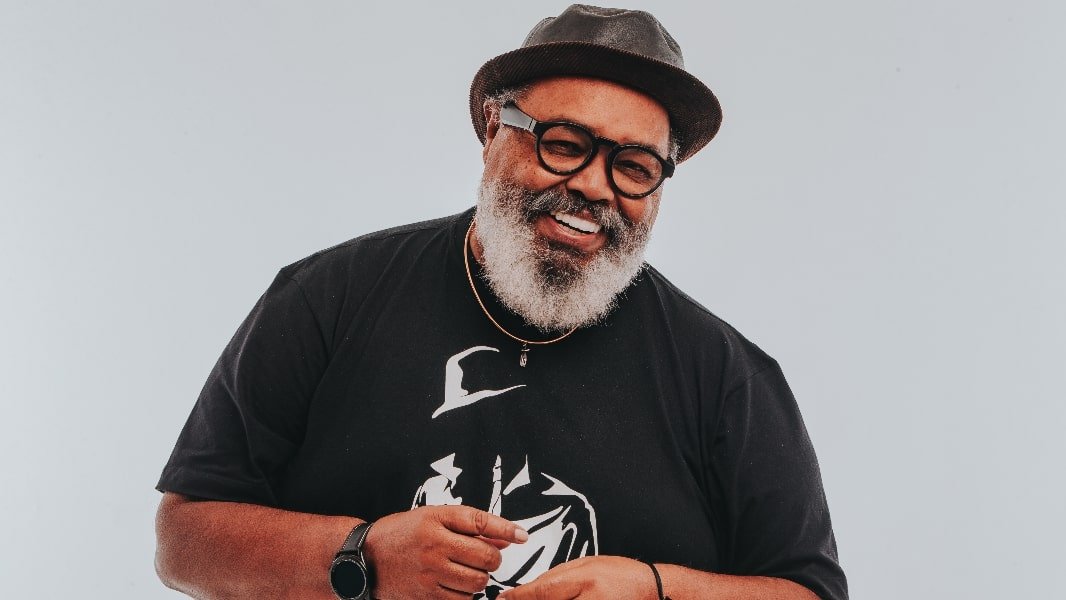Jorge Aragão faz show gratuito no SESI Itapetininga nesta sexta, 23 de maio - Divulgação