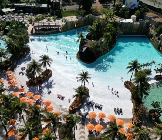 Hot Beach Olímpia inaugura planetário e renova praia artificial para férias de julho