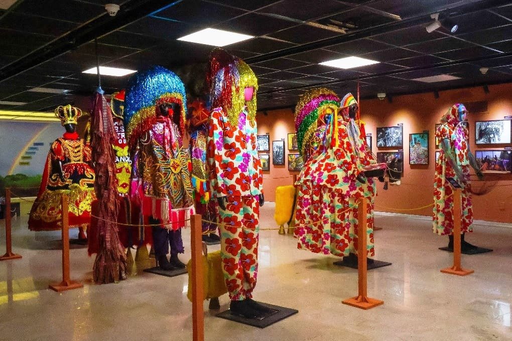 SESI Itapetininga recebe exposição sobre Maracatu Rural