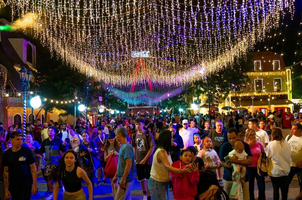 Hopi Hari anuncia temporada 'Natal Mágiko 2025' com espetáculo inédito - Divulgação