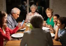 Como conviver com pessoas que acreditam frequentemente em 'fake news' - Ilustração