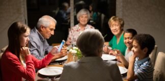 Como conviver com pessoas que acreditam frequentemente em 'fake news' - Ilustração