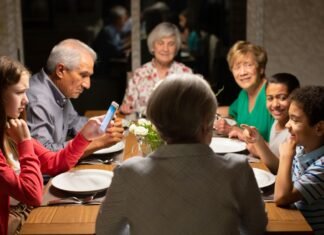 Como conviver com pessoas que acreditam frequentemente em 'fake news' - Ilustração