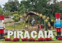 Entrada de Piracaia com decoracão natalia - Divulgação