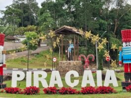 Entrada de Piracaia com decoracão natalia - Divulgação