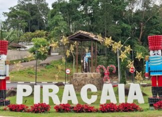 Entrada de Piracaia com decoracão natalia - Divulgação