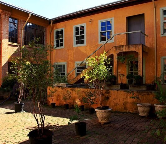 Imagens barrocas e cânticos sacros marcam os 416 anos de Itu (SP)