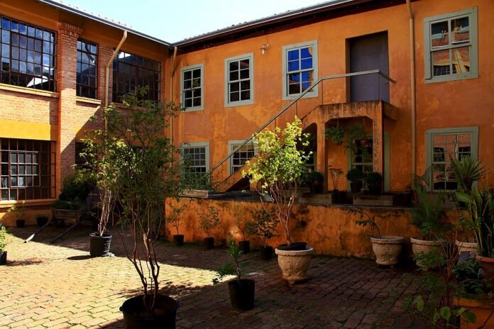 Imagens barrocas e cânticos sacros marcam os 416 anos de Itu (SP)